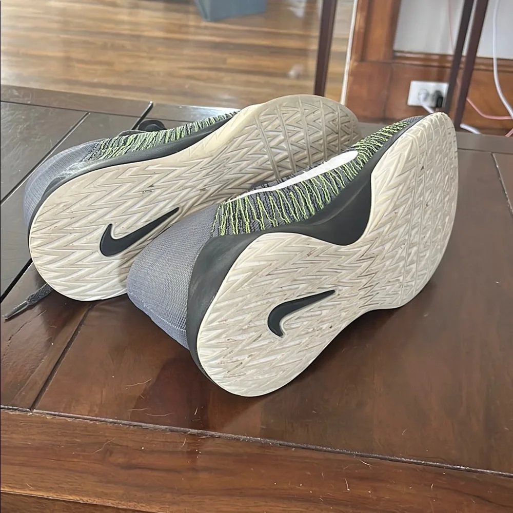 Nike Gray. Ascention basketball shoes. - Picture 4 of 4